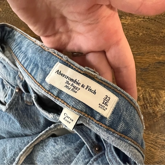 Abercrombie & Fitch Curve Love Baggy Mid Rise Jean - Picture 7 of 8